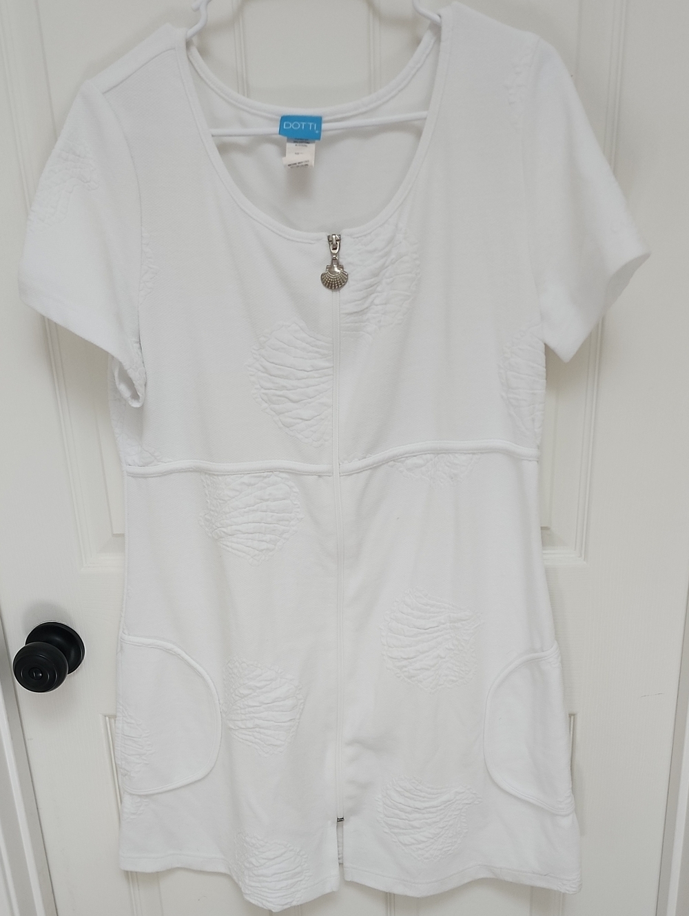 Dotti White Short-Sleeve Zip-Front Tunic with Heart Texture Size Large‎